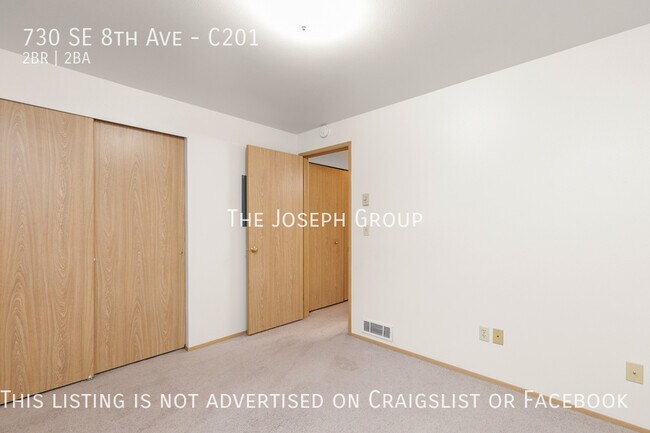 Building Photo - Top Floor 2BD/1.75BA Condo in Oak Harbor!
