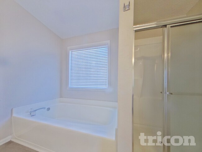 Building Photo - 1221 Wandering Vine Ct SE