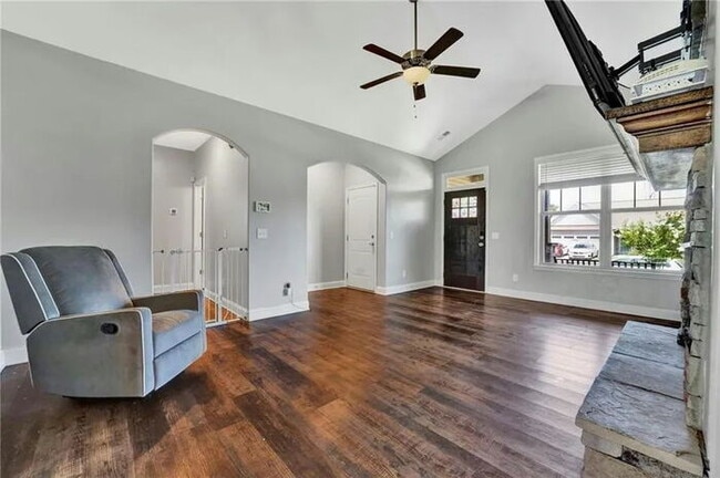Building Photo - "Charming 3-Bedroom Home with 2 Full Baths in Greenville's Forest Ridge!"