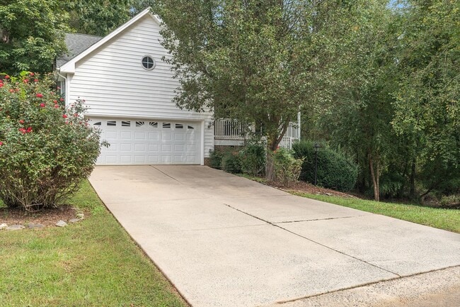 Building Photo - Pittsboro Three Bedroom Home with Large bonus August Availability!