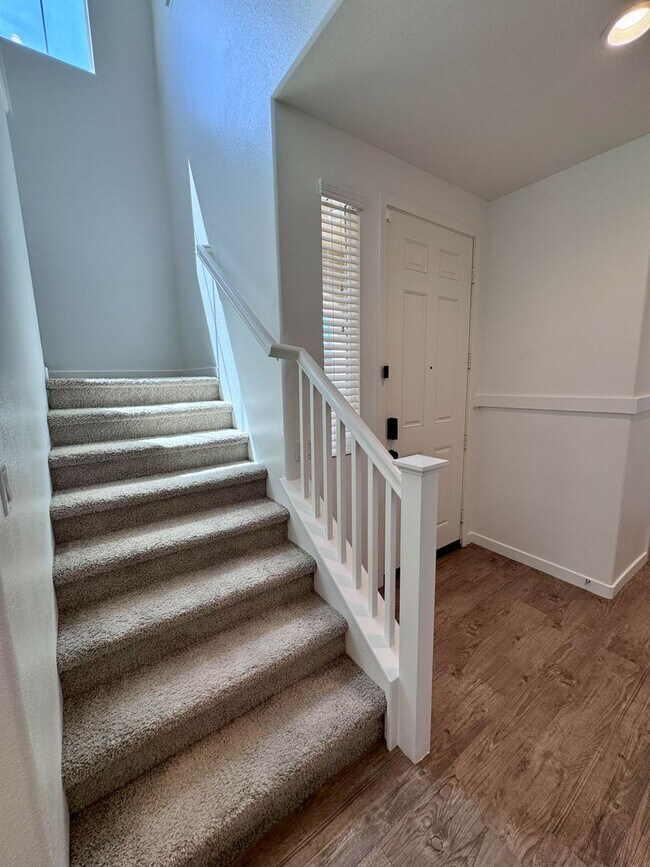 Building Photo - Stunning 4 bedroom 3 bathroom Murrieta hom...