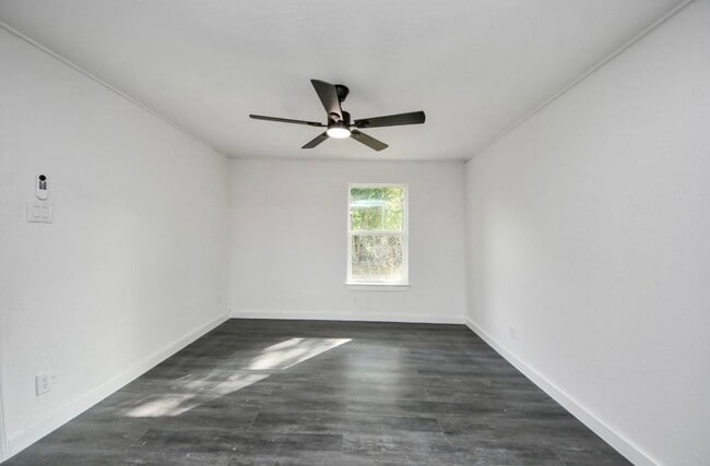 Building Photo - 7640 Broadview Dr