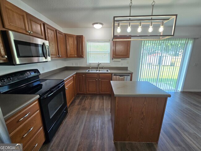 Building Photo - 110 Pine Bluff Blvd W