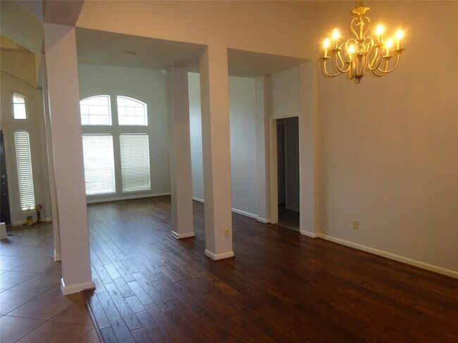 Building Photo - 13502 Redwood Shores Dr