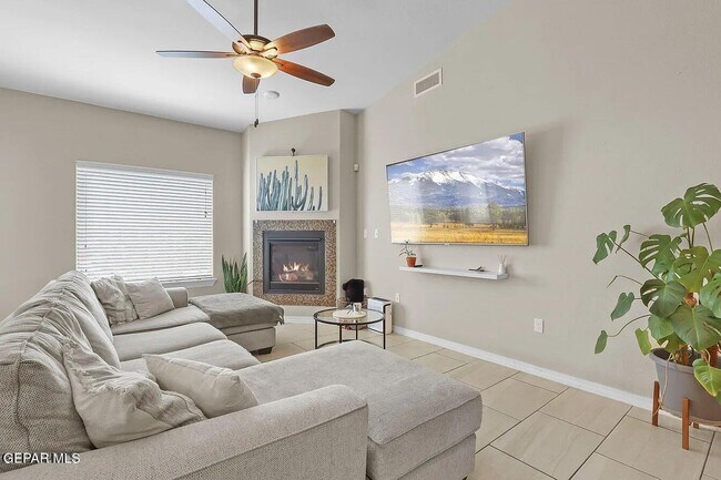 Building Photo - 6457 Harapon St