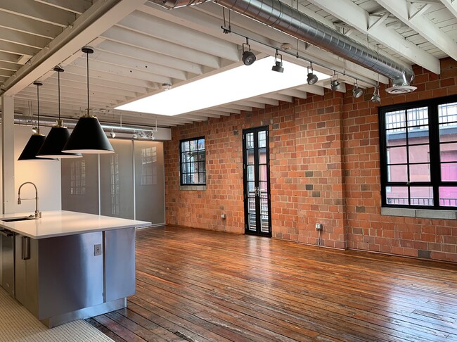 Building Photo - 855 N Pearl St