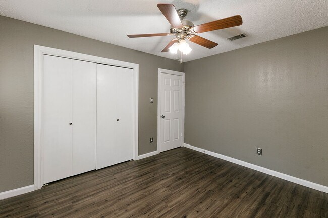 Building Photo - Marvelous in Milwood!