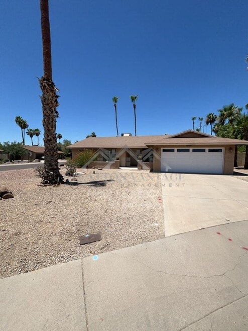 Building Photo - 10700 E Hope Dr