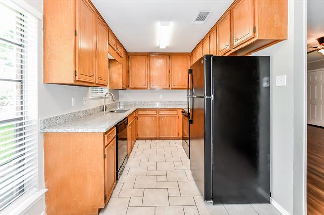 Building Photo - 710 Adams Dr