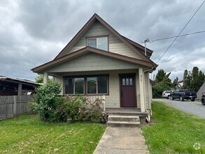 Building Photo - Beautiful 3 bedroom 2 bathroom house in Cr...