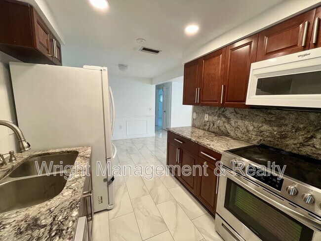 Building Photo - 5121 Dove Dr