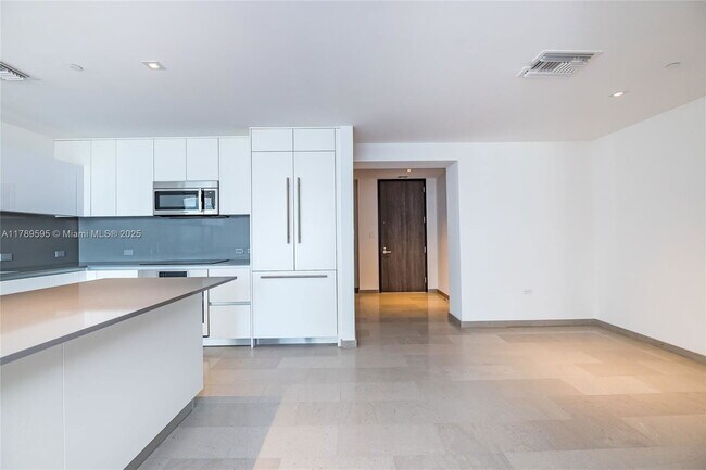 Primary Photo - 88 SW 7th St