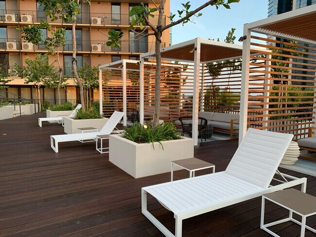 Building Photo - 'A'ali'i - Move In Fully Furnished Studio