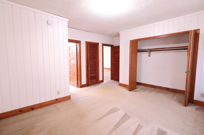 Building Photo - 321 Michael Cir