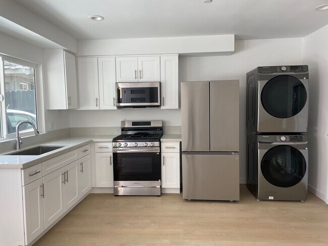 Building Photo - Brand New Thai Town Studio w/ All Utilities Included!