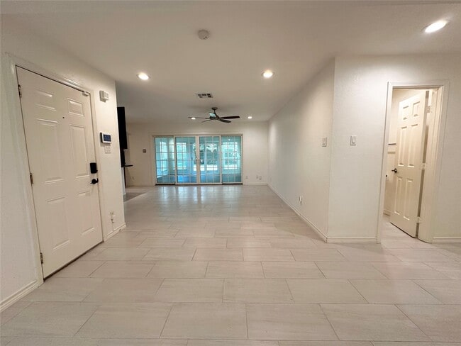 Building Photo - 9626 Highmeadow Dr