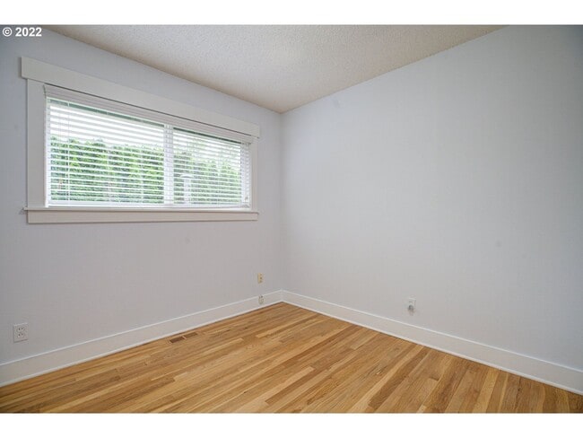 Building Photo - Lovely Ranch style home with park like rear fenced yard, Commonwealth lake Park just around the c...