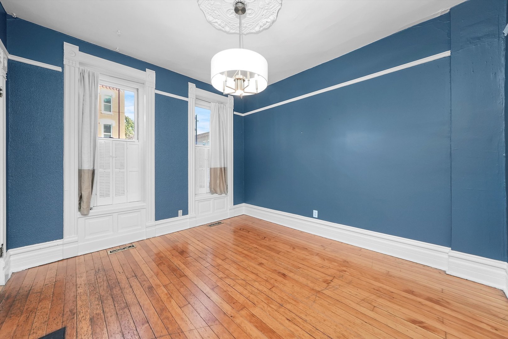 Building Photo - 1900 N Bissell St