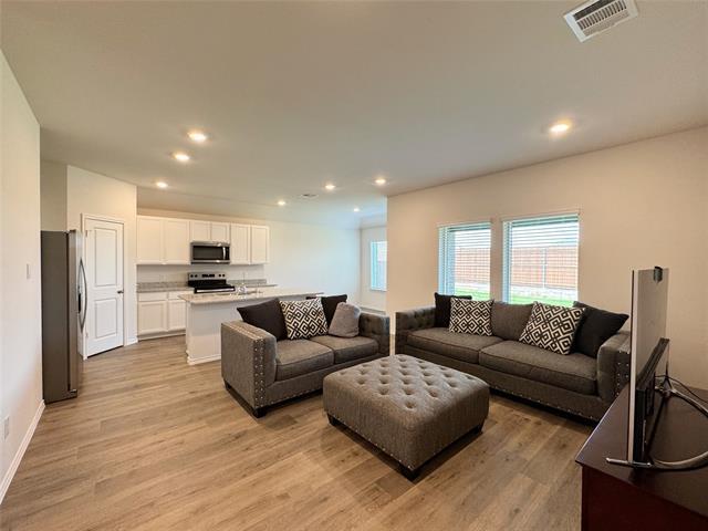 Building Photo - 390 Zenyatta Dr