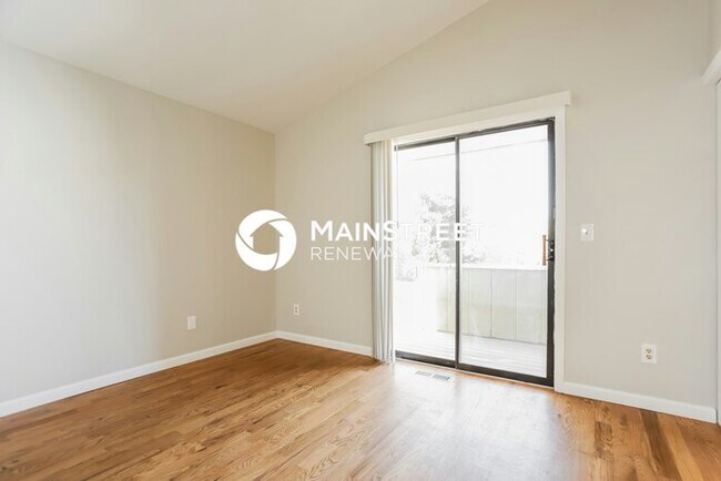 Building Photo - 4 Bedroom Pet-Friendly Home in Denver, CO with Main Street Renewal