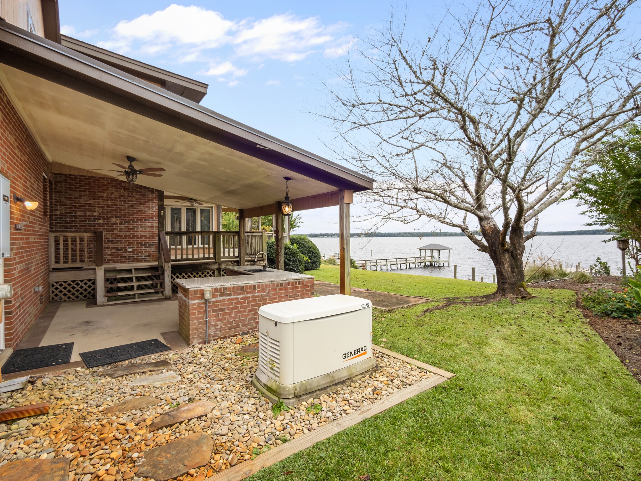 Building Photo - 138 White Oak Bluff Rd