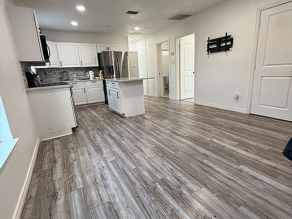 Building Photo - Fully remodeled