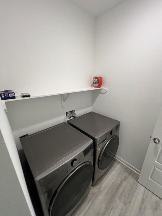 Building Photo - Charming 3 Bed, 2 Bath Home in Prime Locat...