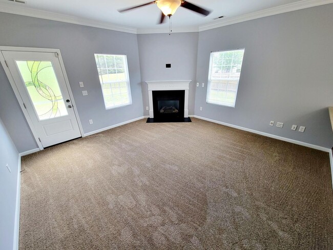 Building Photo - Stunning 4-Bedroom Home for Rent – Availab...