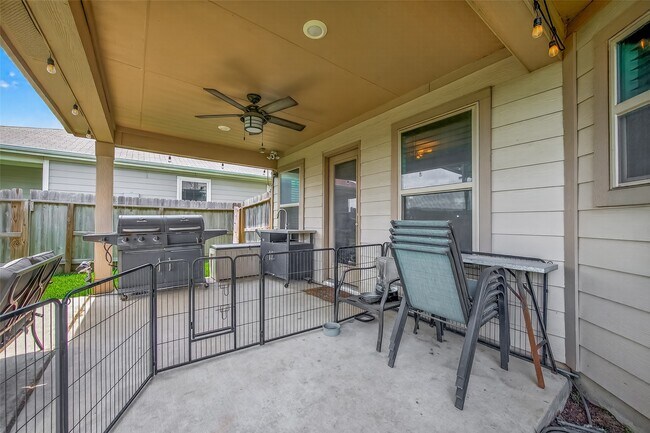 Building Photo - 2623 Hawthorn Park Ct