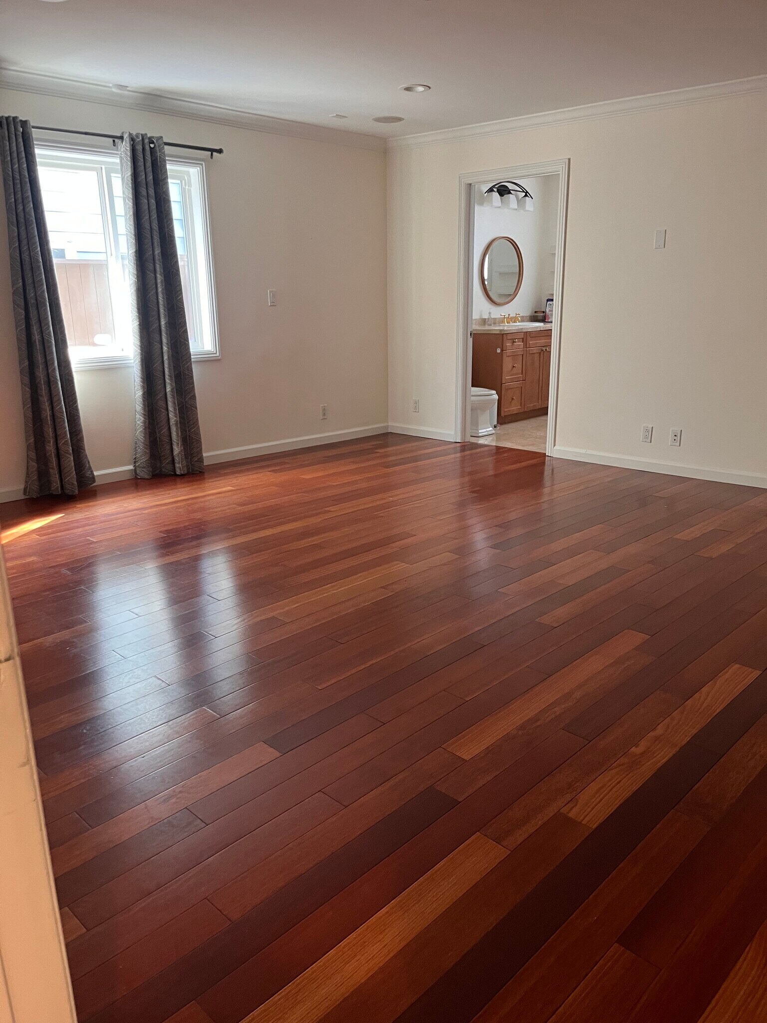Large Master with walk in closet - 1622 N Sierra Bonita Ave
