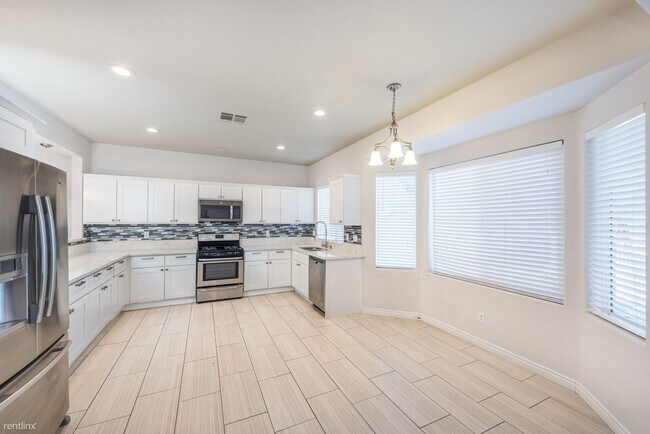 Building Photo - 4 br, 2.5 bath House - 8128 Neptune Beach Ave