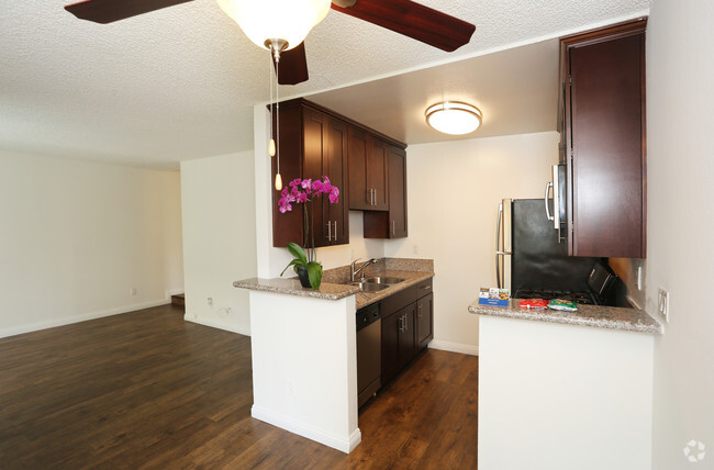 1BR, 1BA-Kitchen - Ariel Court Apts