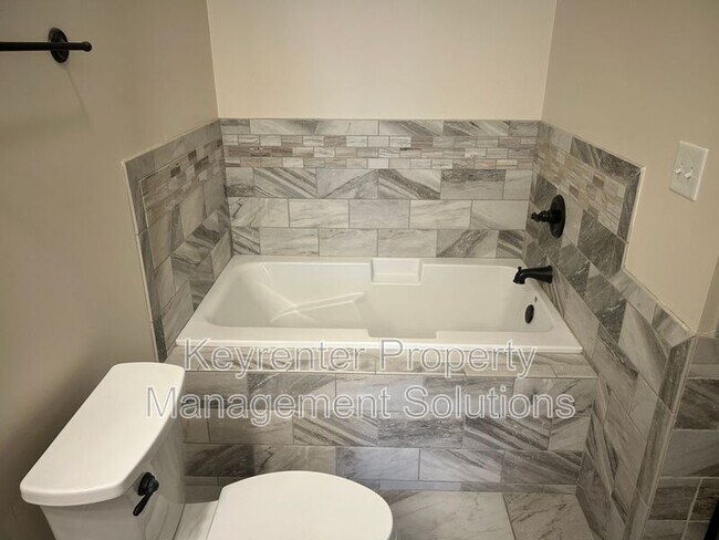 Building Photo - 18 Spring View Dr