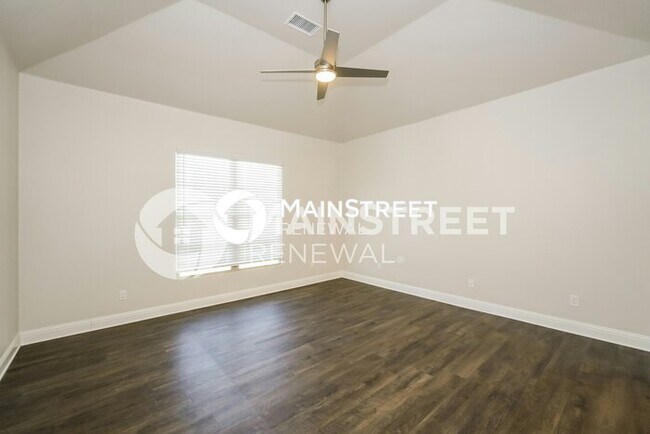 Building Photo - 2 Bedroom Pet-Friendly Home in Fort Worth, TX with Main Street Renewal