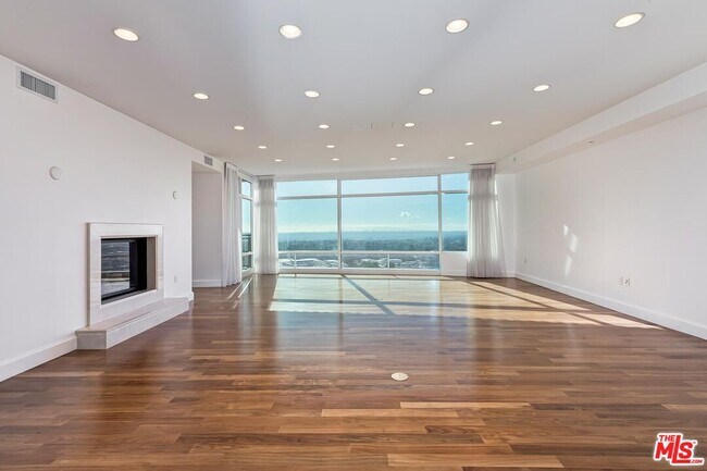 Building Photo - 1 W Century Dr