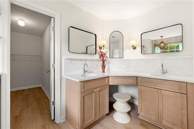 Building Photo - 1414 Justin Dr