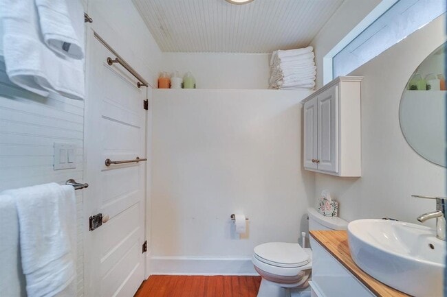 Building Photo - 501 W 41st St