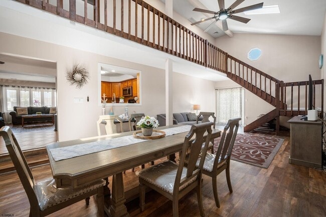 Building Photo - 10 Explorer Rd