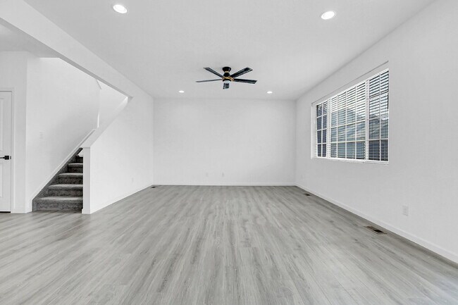 Building Photo - $3,425.00, 4 Beds, 2.5 Baths, Single Famil...