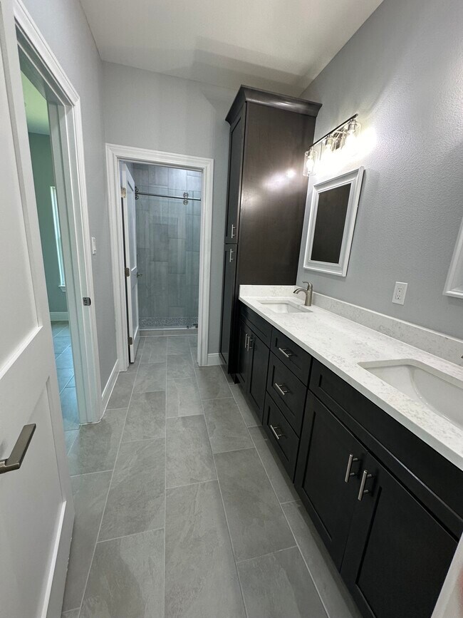 Building Photo - 136 Breezeway Dr