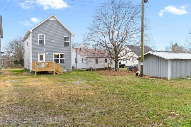 Building Photo - 863 Central Ave