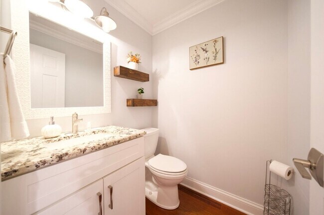 Building Photo - 804 W State St