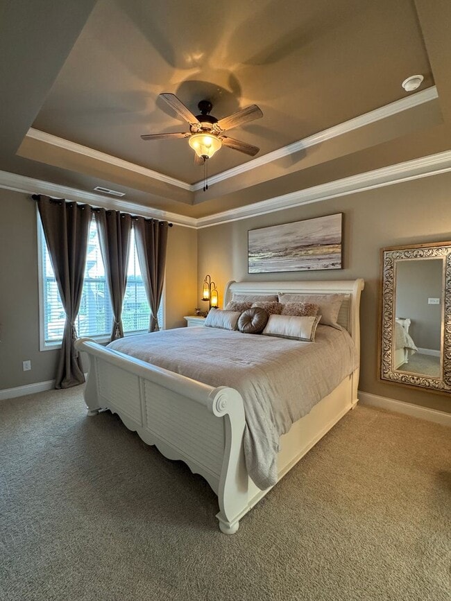 Building Photo - Beautiful 4 Bedroom Single Family Home