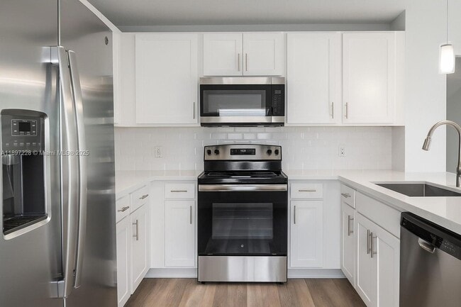 Building Photo - 432 21st St