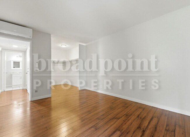 Building Photo - 1811 E Grand Ave