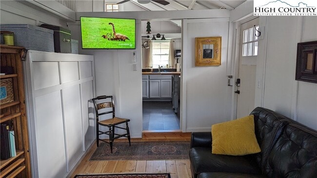 Building Photo - 494 Cranberry St