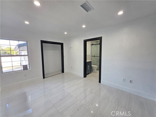 Building Photo - 9525 Stanwin Ave