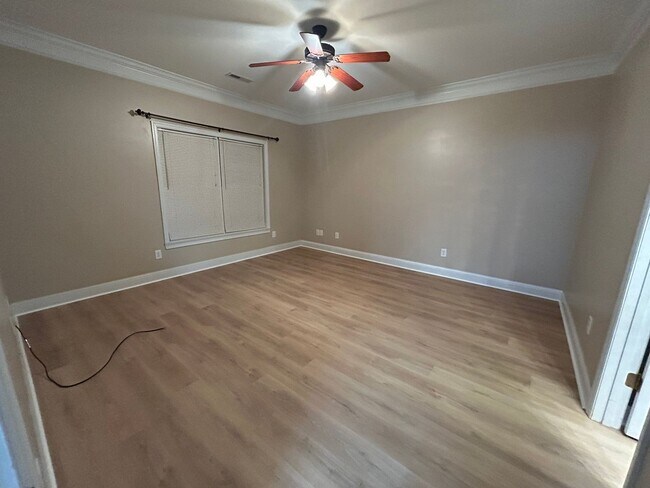 Building Photo - Freshly Renovated 2-Bed, 2-Bath Home