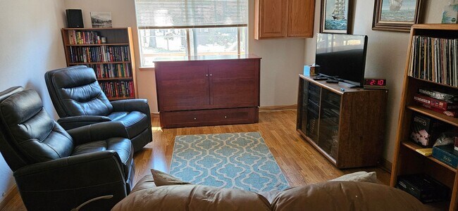 Building Photo - Large furnished mountain home walking distance to the river --- Available October 1