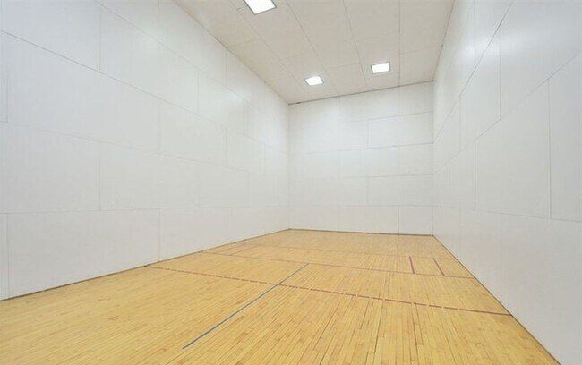 Building Photo - 211 E Ohio St